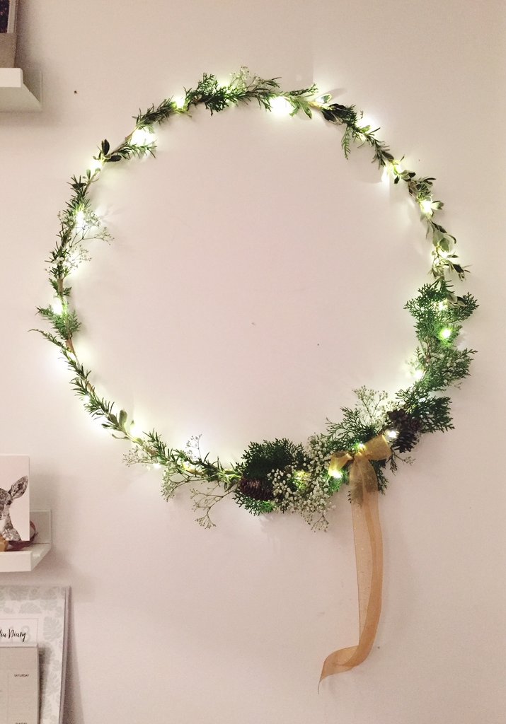 Foraged wreath made from a London garden - London Craft Club show you how.